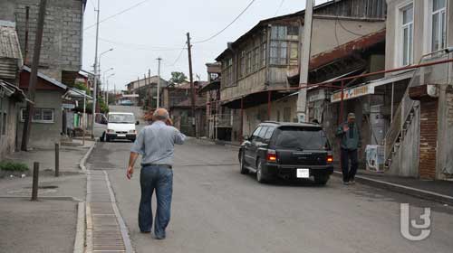 ივერიელის ქუჩის მცხოვრებლები გზაზე სიჩქარის შემზღუდველების გაკეთებას ითხოვენ