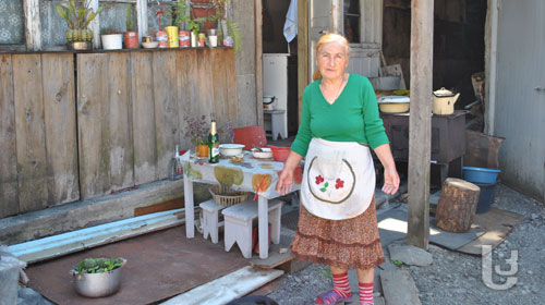აბასთუმანში მცხოვრებ ყვირილიანებს ჩამოშლილი კლდე სახლს უნგრევს