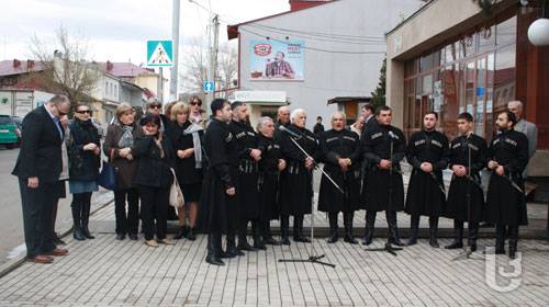 პარაკლისით, გვირგვინებითა და 'მრავალჟამიერით' ახალციხეში 9 აპრილი აღნიშნეს