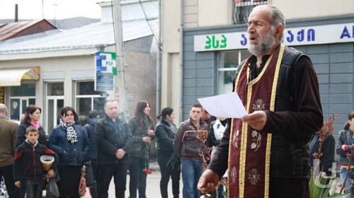 პარაკლისით, გვირგვინებითა და 'მრავალჟამიერით' ახალციხეში 9 აპრილი აღნიშნეს