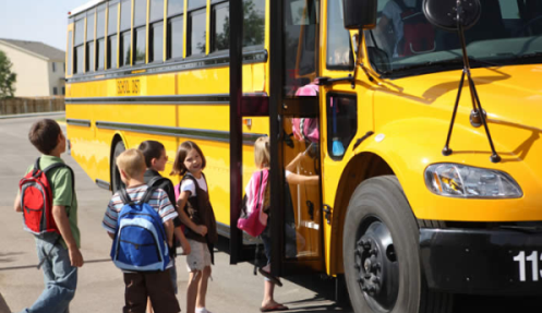 სახიფათო გზა სახლიდან სკოლამდე - მოსწავლეებს ტრანსპორტით მომსახურება შეუწყდათ