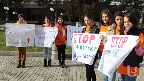 'ქალზე ძალადობა დანაშაულია, შეაჩერე!' [Photo]