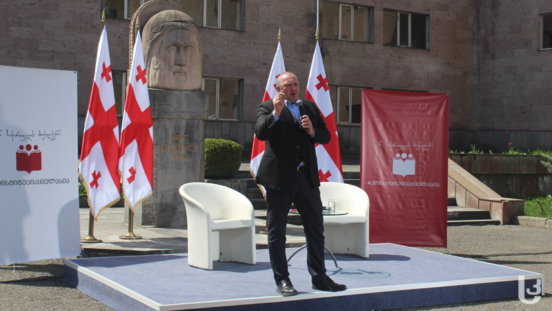 საქართველოს პრეზიდენტმა სტუდენტებთან საკონსტიტუციო ცვლილებები განიხილა