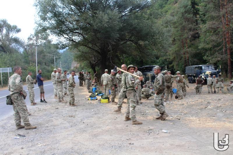 ჯარისკაცები სტიქიის ზონაში [Photos]