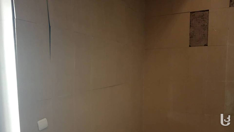 ბორჯომში, კულტურის სახლში, მიწისძვრის შედეგად კედლიდან 'კაფელი' ჩამოიყარა [Photo]