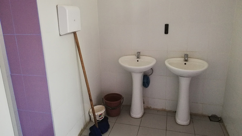 ‘ტუალეტში კარი არ იკეტება, არც ქაღალდია და არც საპონი’– ახალციხის პირველი სკოლის მოსწავლეები