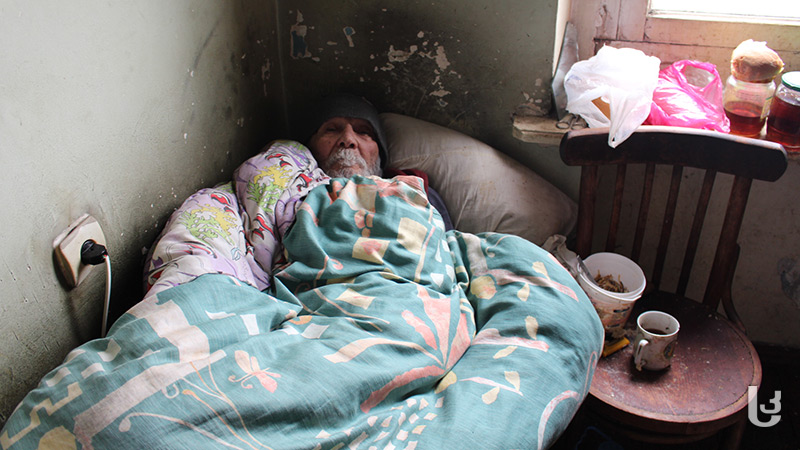 ლოგინად ჩავარდნილ 82 წლის კაცზე, სავარაუდოდ ოჯახში ძალადობენ