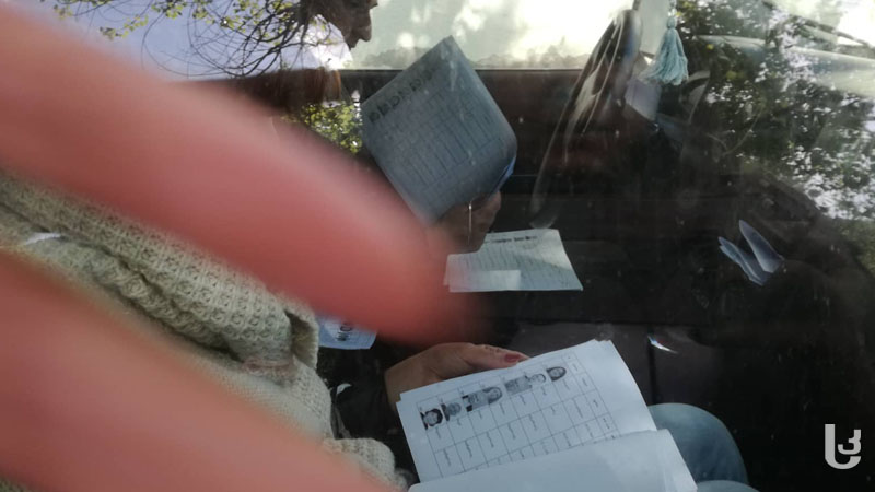 აბასთუმნის საარჩევნო უბანთან ამომრჩევლების ფოტოებიანი სიებით დგანან [ფოტო/ვიდეო]