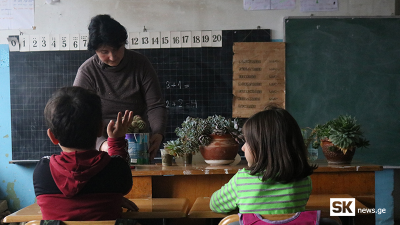 საჯარო სკოლა, სადაც ბავშვებს ყვავილების მოვლას ასწავლიან [ვიდეო]